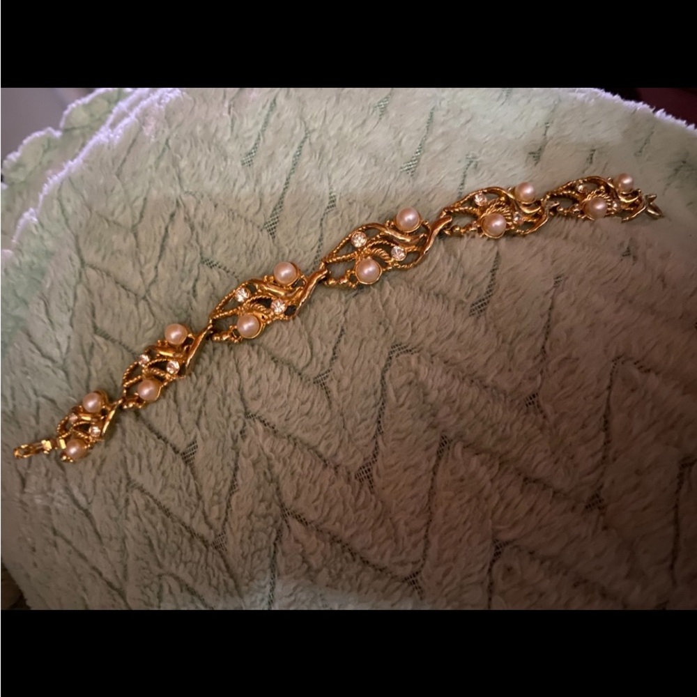 Classic Gold Pearl Link Bracelet - Elegant Women's Jewelry